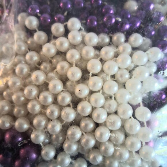 Lot of Various Purple And White Bead Garland - Picture 3 of 10